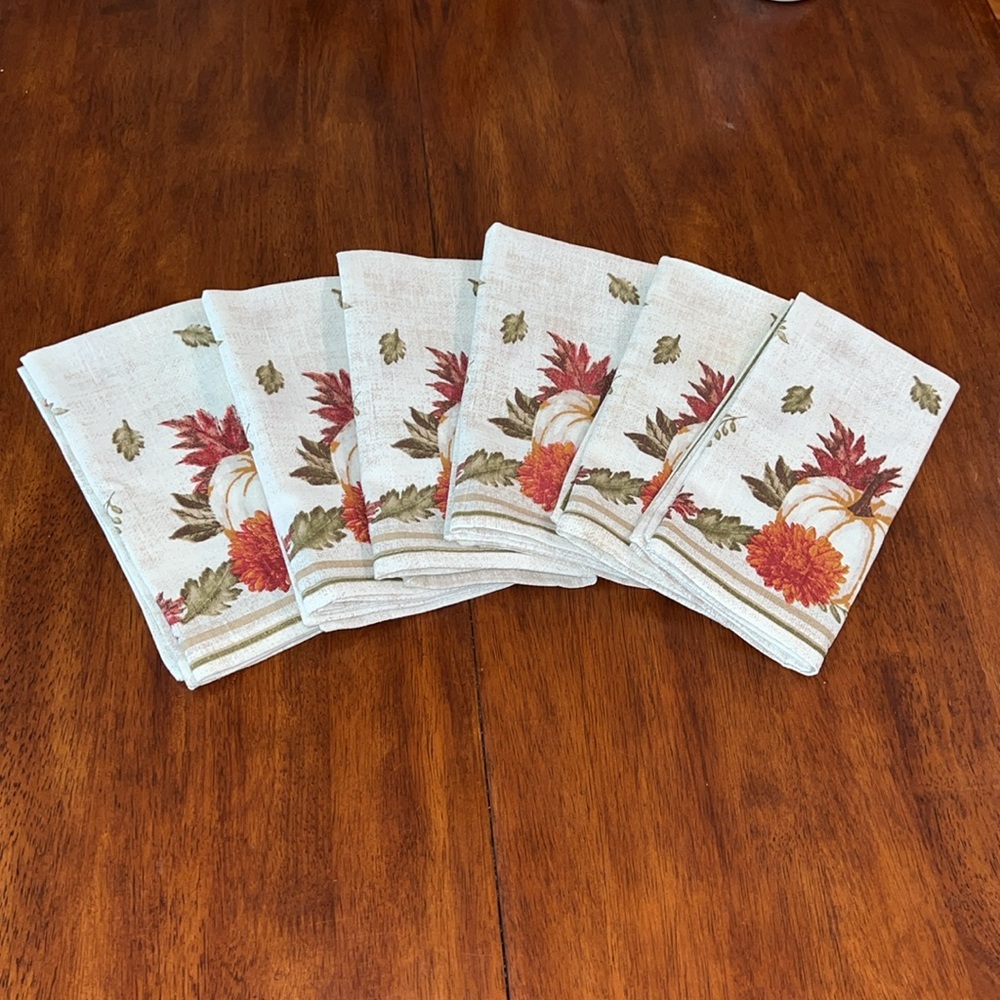 100% Cotton napkins Fall/Holiday
New Set of 6 Shabby Chic Pumpkin Leaves Floral